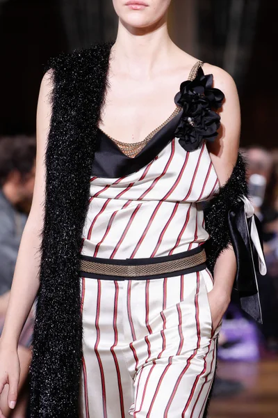 Look 24